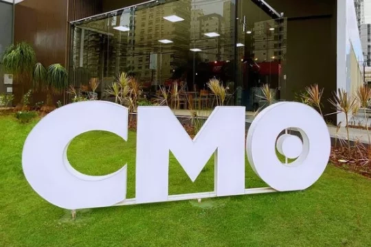 Letreiro do escritório da CMO Construtora Letreiro do escritório da CMO Construtora
