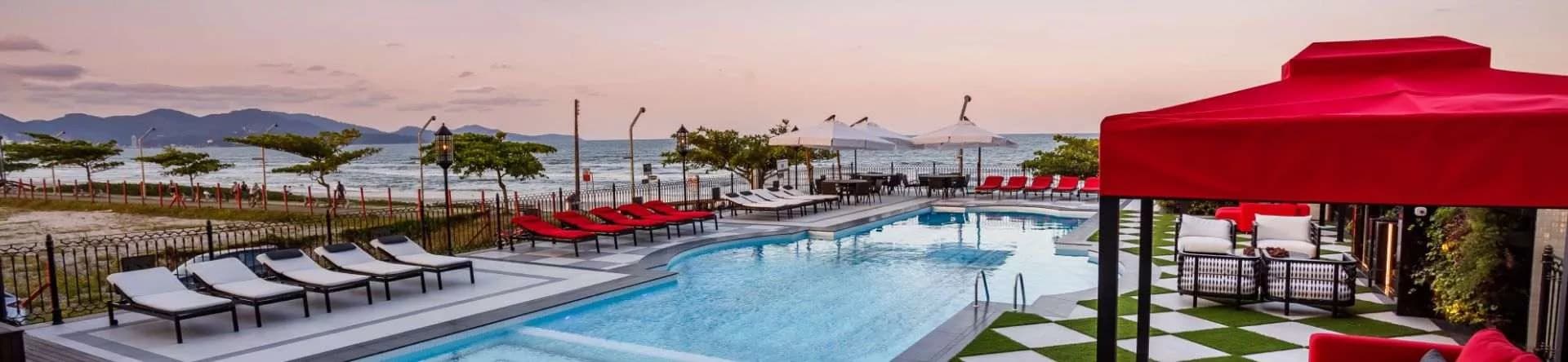 Piscina do Cartier CNA Residence, da CNA Construtora