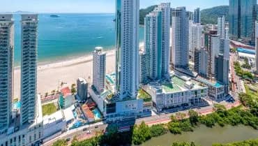 Apartamentos à venda no edifício One Tower em Balneário Camboriú, SC Apartamentos à venda no edifício One Tower em Balneário Camboriú, SC