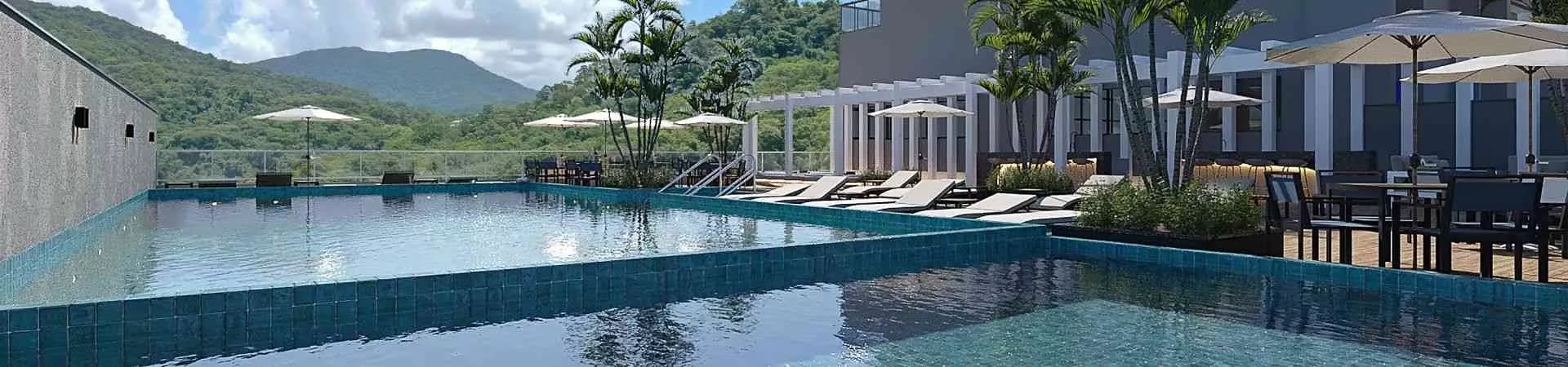 Piscina do Torres do Atlântico, da Meia Praia Empreendimentos