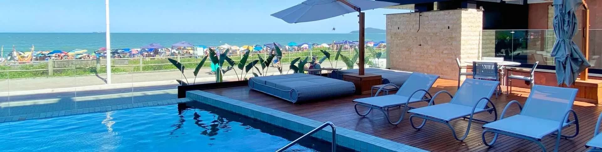 Piscina do Bay House Praia Brava , da Construtora Brava Beach Group